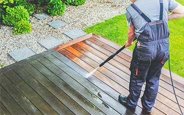 Deck Washing and Staining